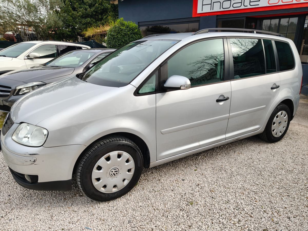 VOLKSWAGEN Touran 12