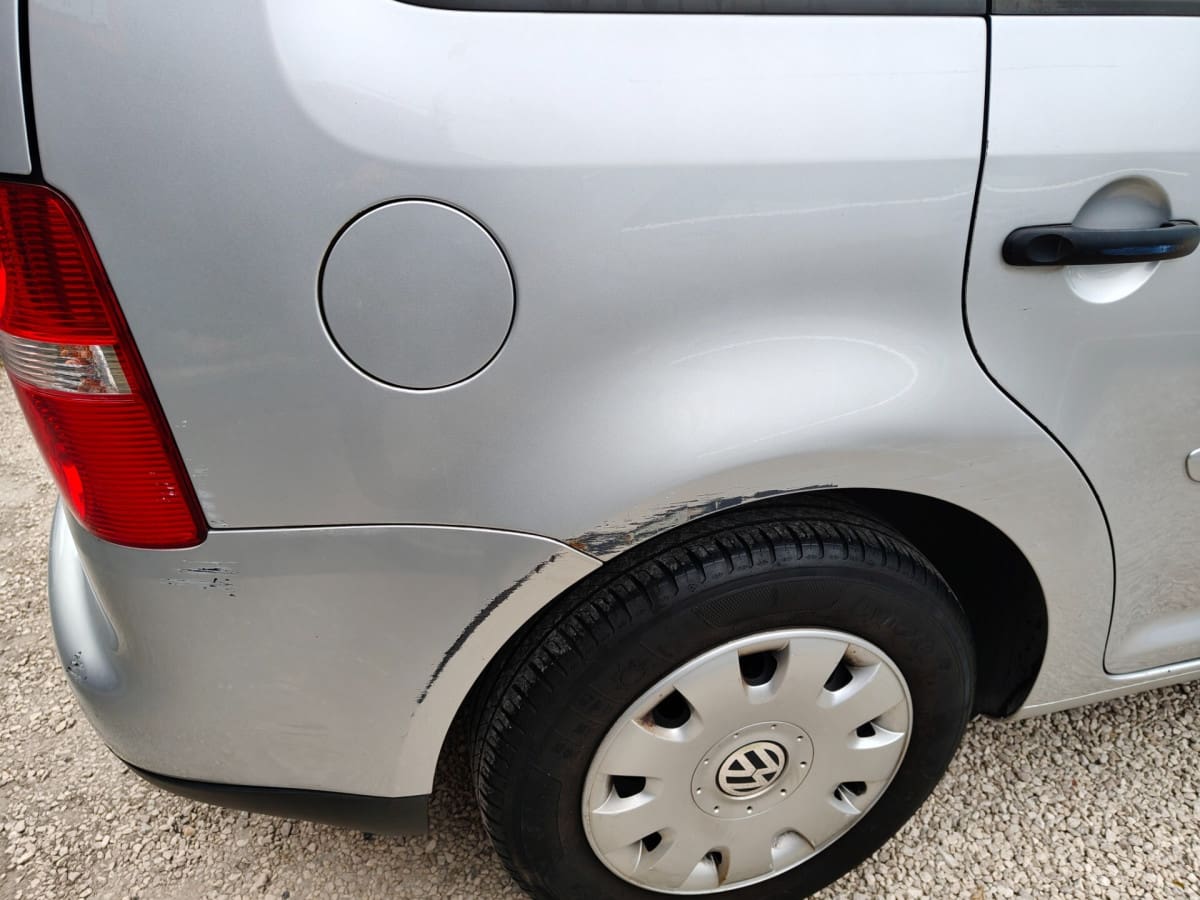 VOLKSWAGEN Touran 13