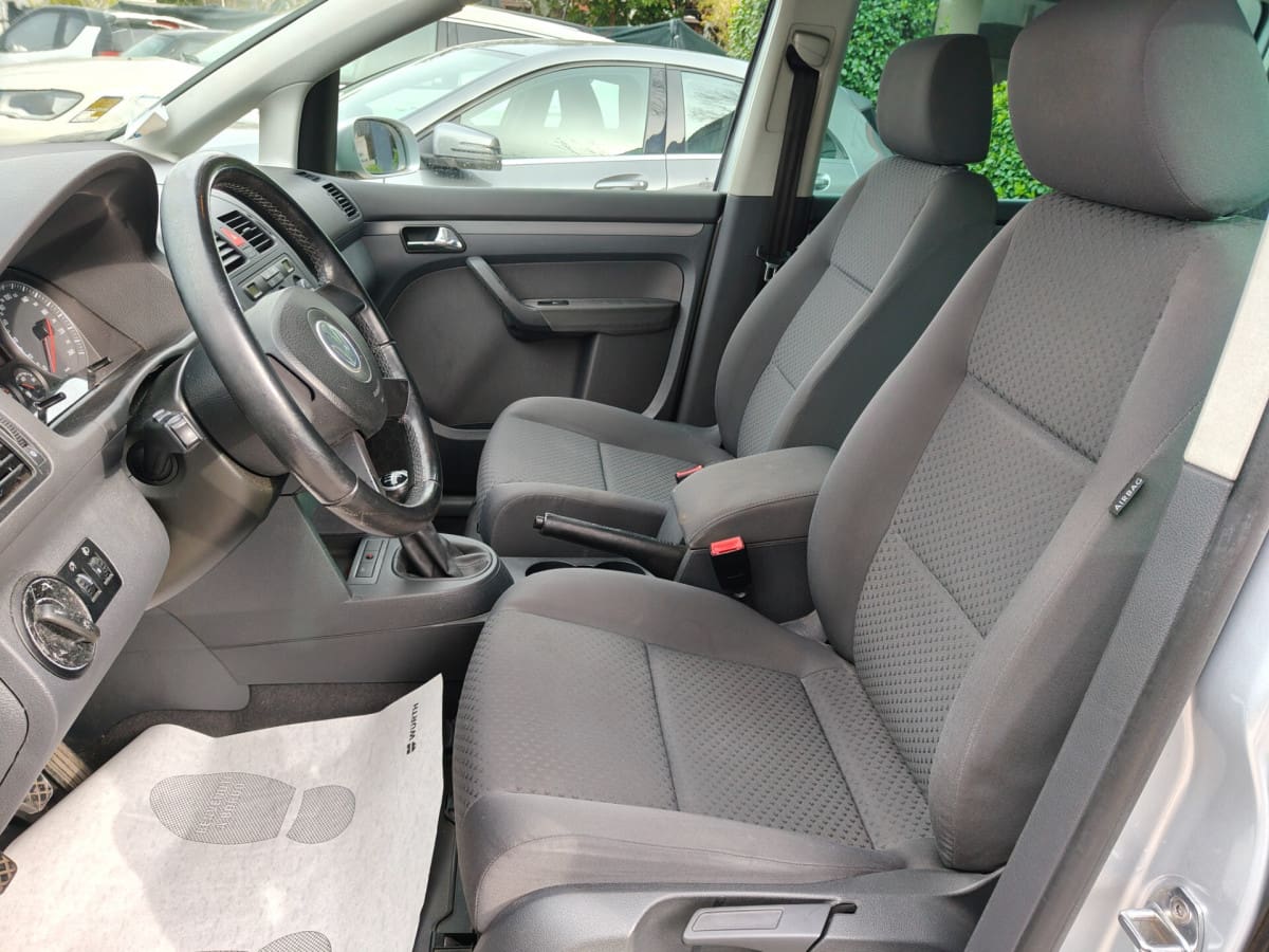 VOLKSWAGEN Touran 14