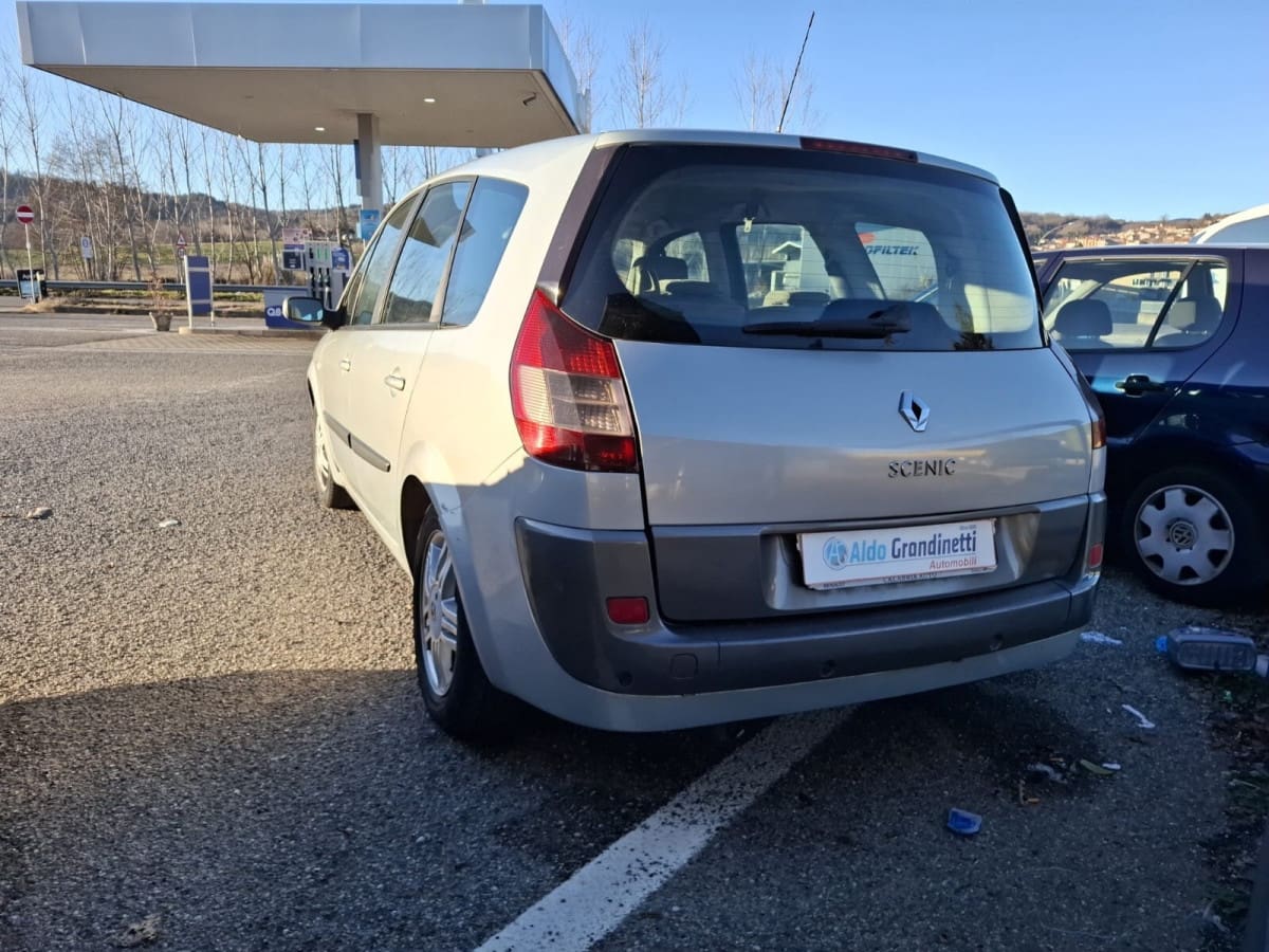 RENAULT Grand Scénic 8