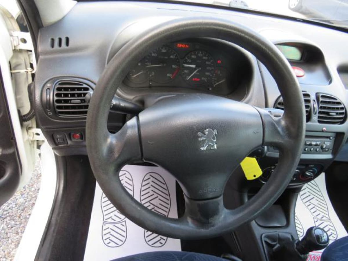PEUGEOT 206 3