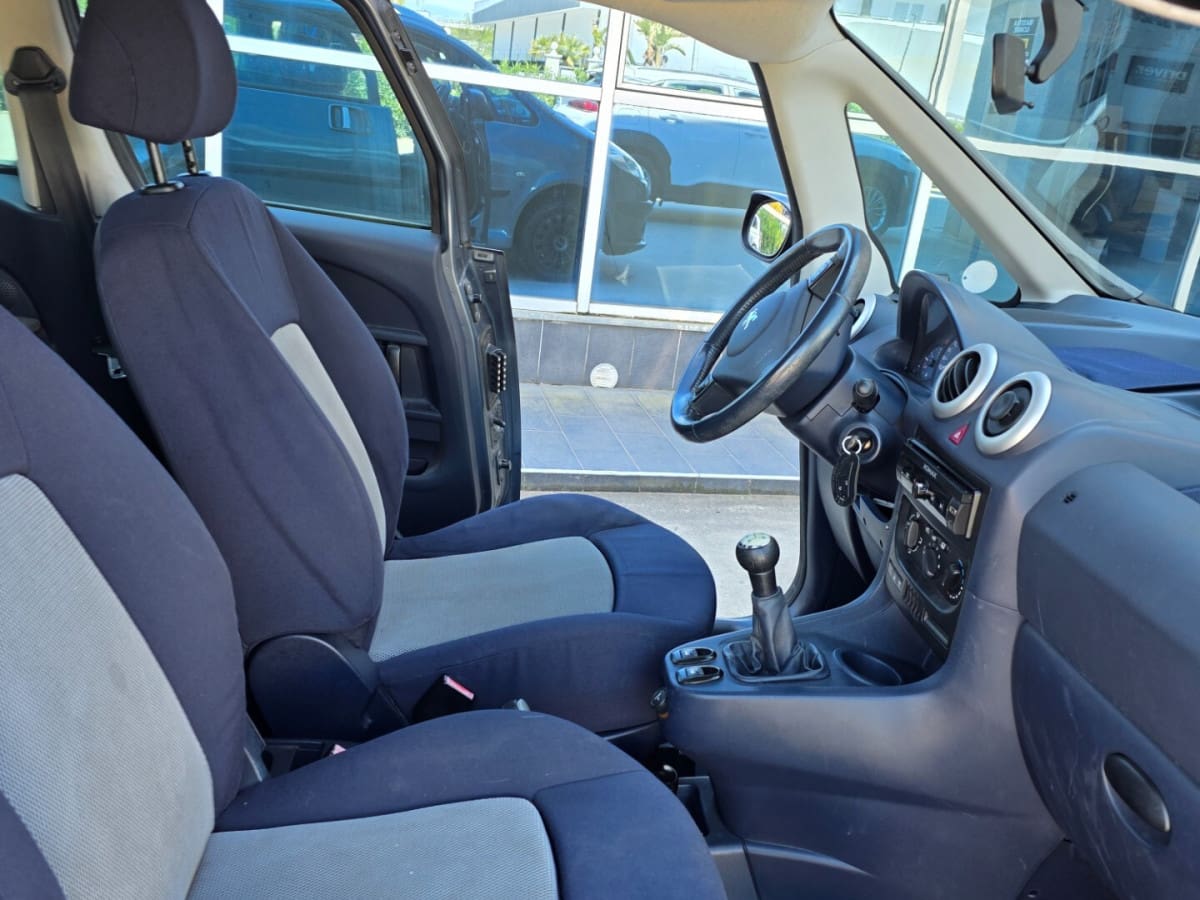 PEUGEOT 1007 4