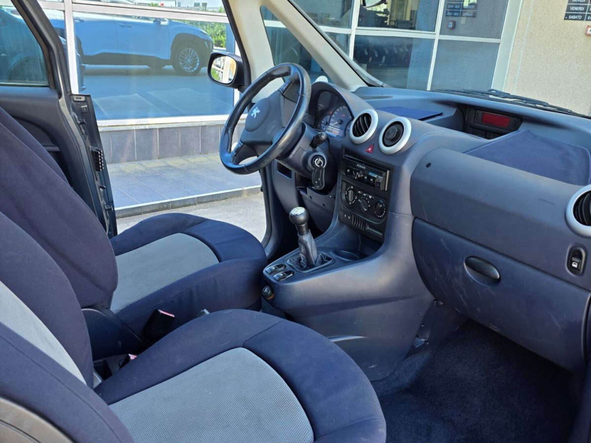 PEUGEOT 1007 5