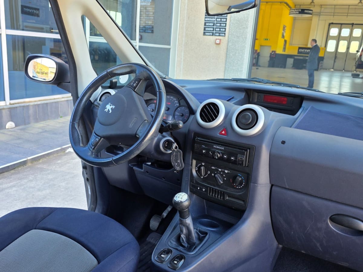 PEUGEOT 1007 7