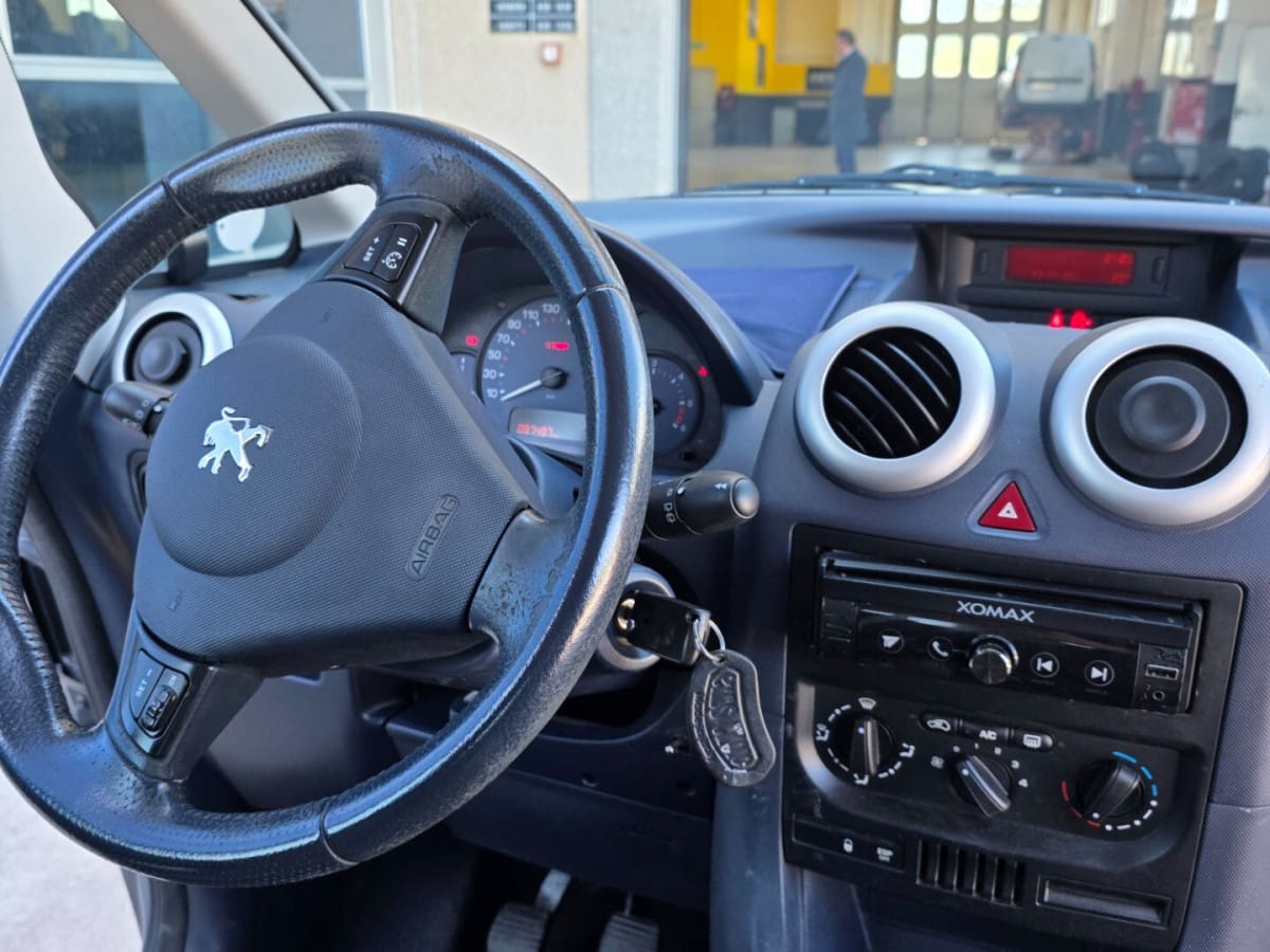 PEUGEOT 1007 8