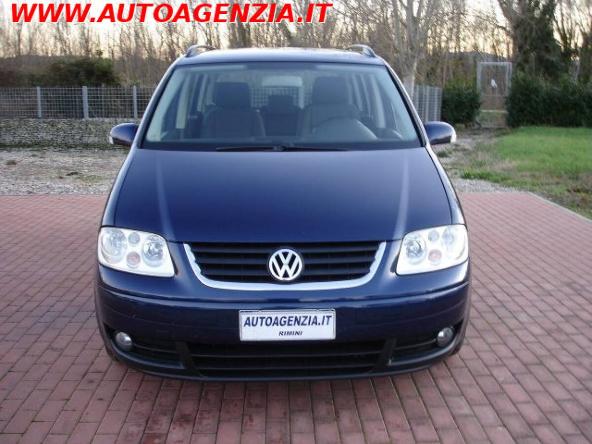 VOLKSWAGEN Touran 10