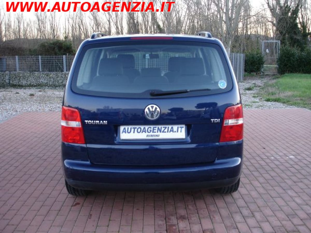 VOLKSWAGEN Touran 11