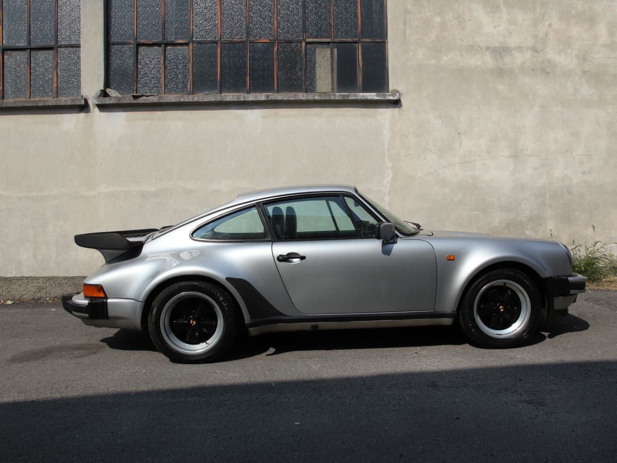 PORSCHE 911 (930) 3.3 TURBO 5