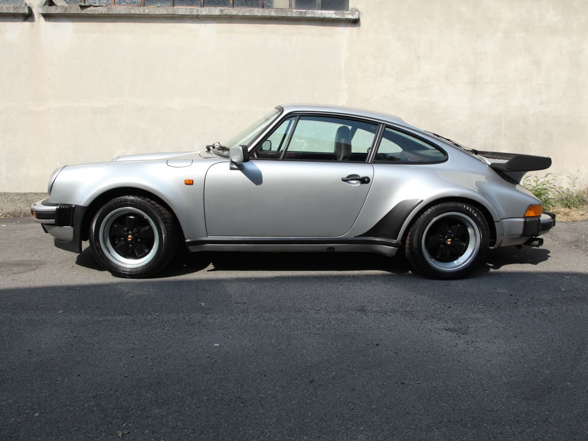 PORSCHE 911 (930) 3.3 TURBO 2