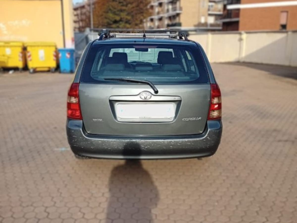 TOYOTA Corolla (2001-2004) 5