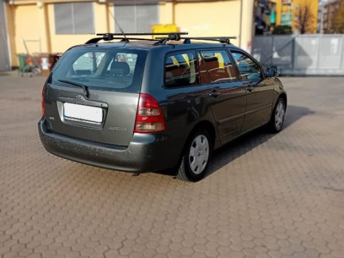 TOYOTA Corolla (2001-2004) 7