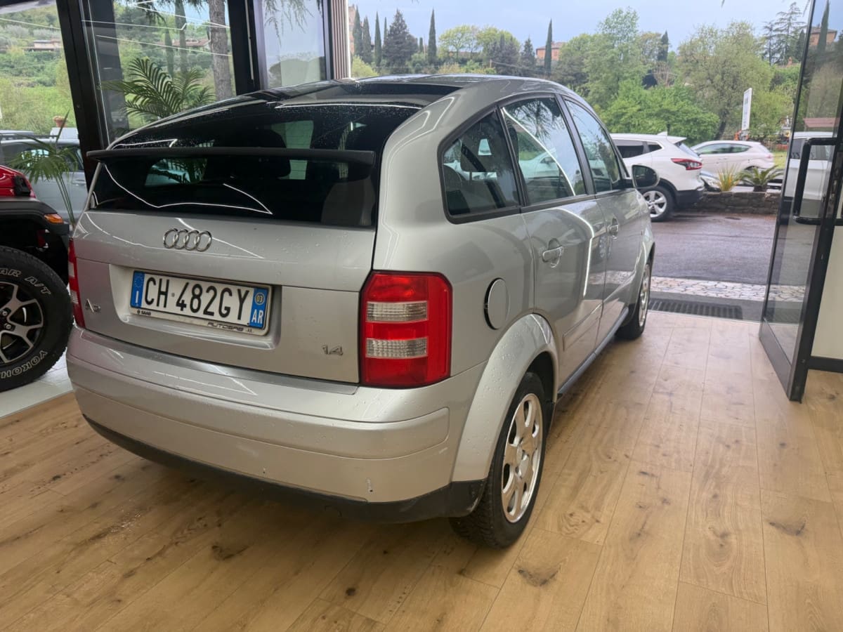 AUDI A2 8