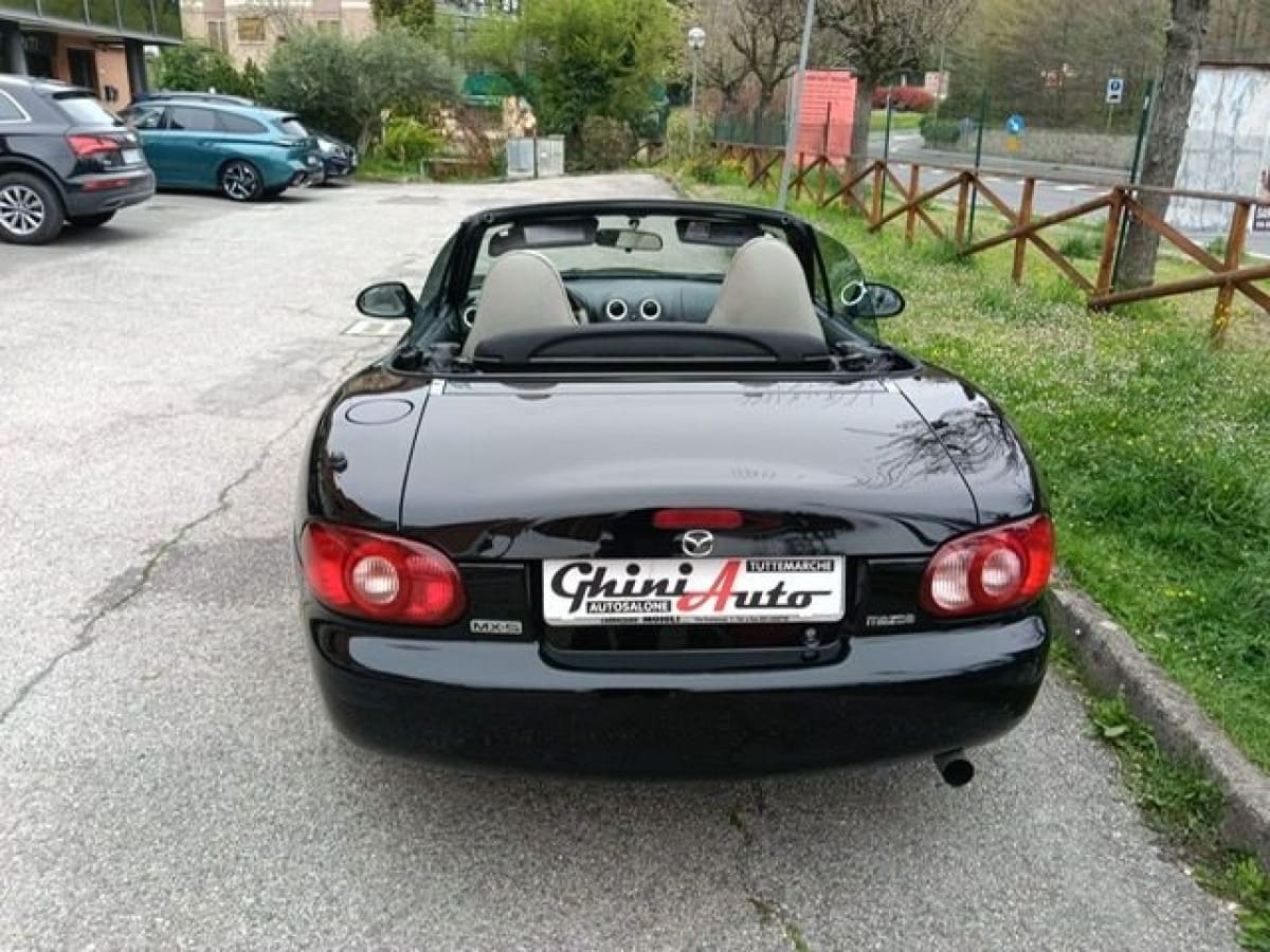 MAZDA MX-5 1ª serie 8