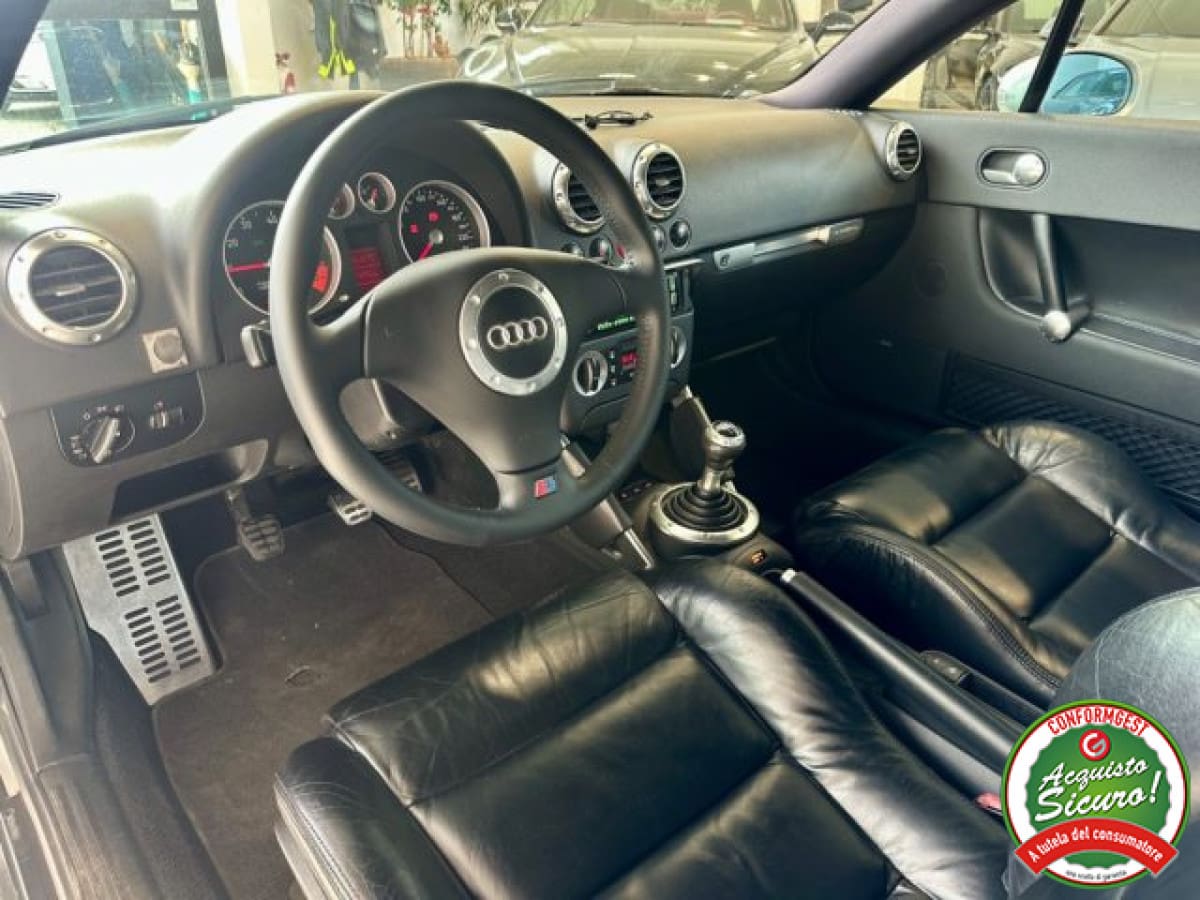 AUDI TT 1ª serie 12