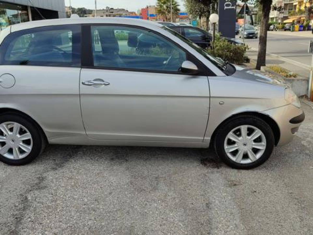 LANCIA Ypsilon 2