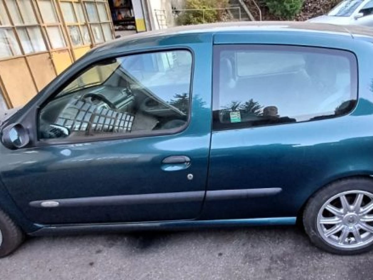 RENAULT Clio 2ª serie 9