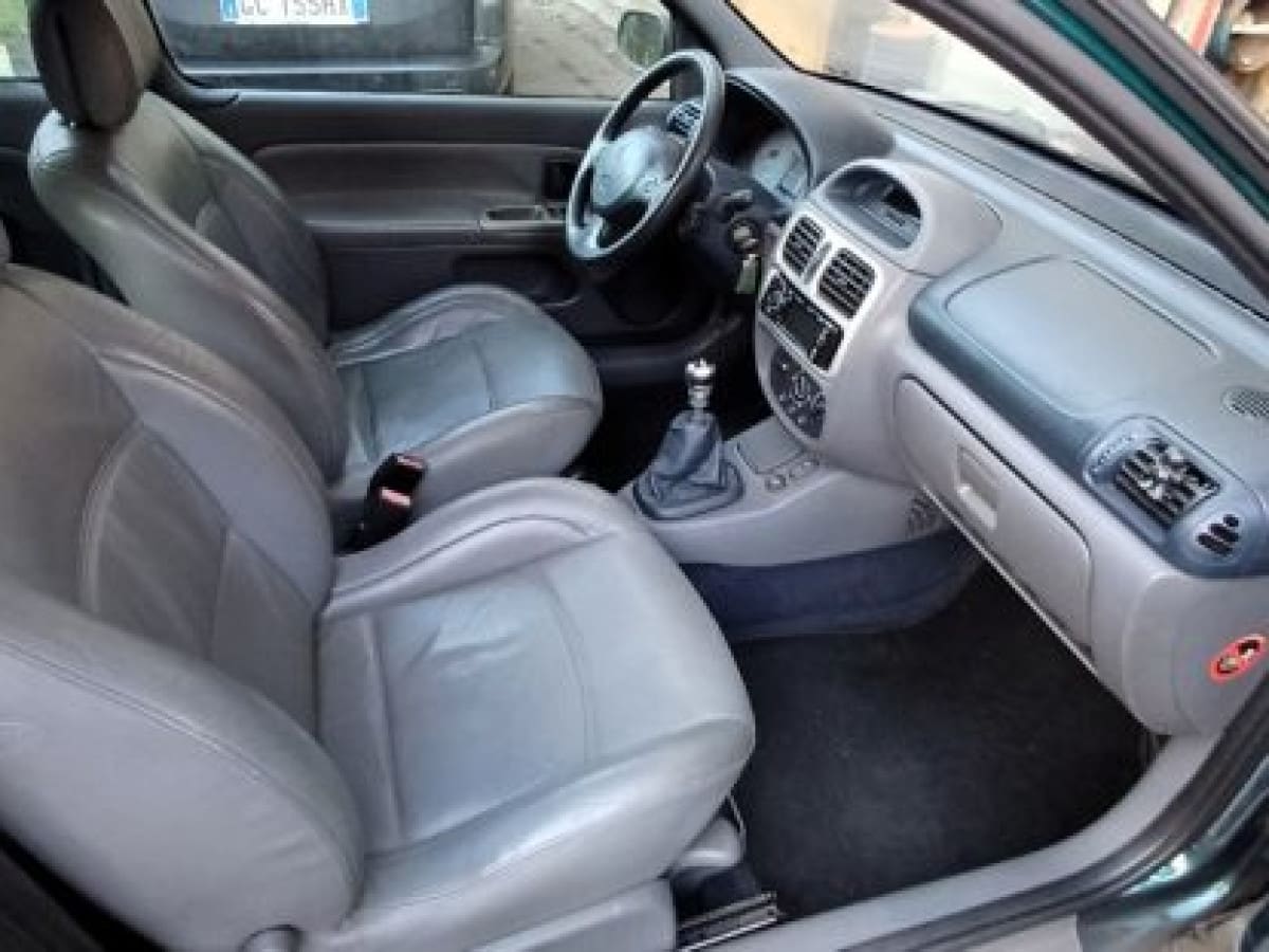 RENAULT Clio 2ª serie 13