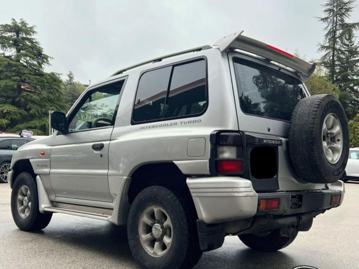 MITSUBISHI Pajero (2000-2007) 9