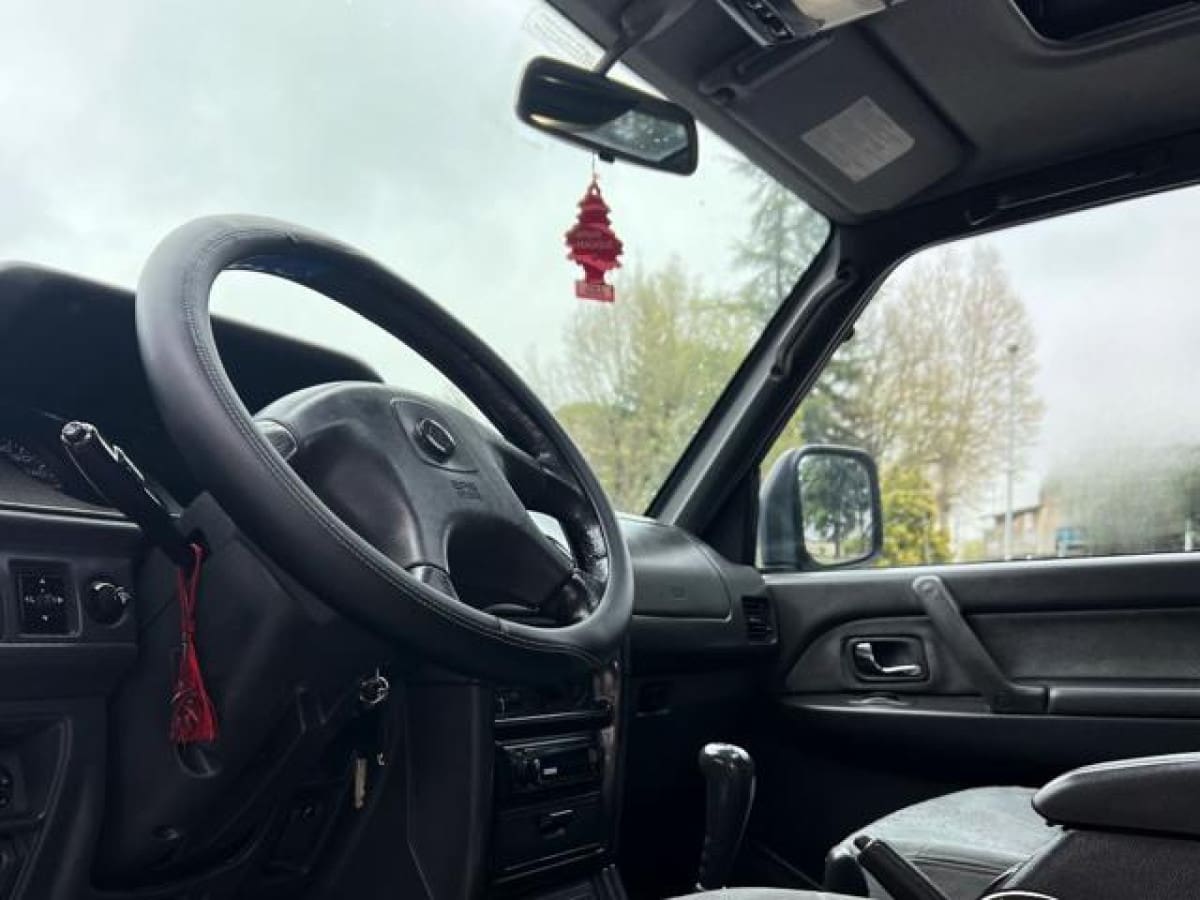 MITSUBISHI Pajero (2000-2007) 13