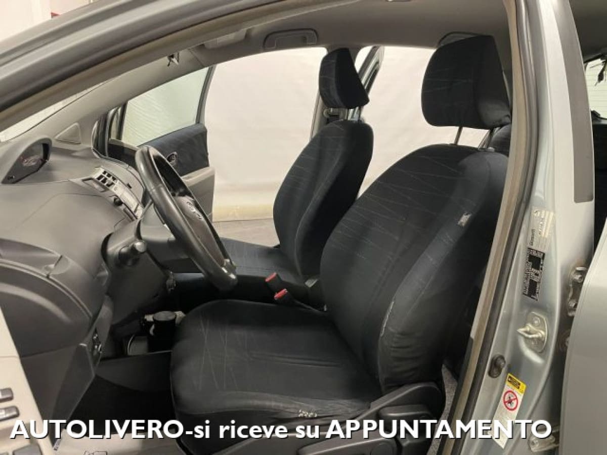 TOYOTA Yaris 2ª serie 11