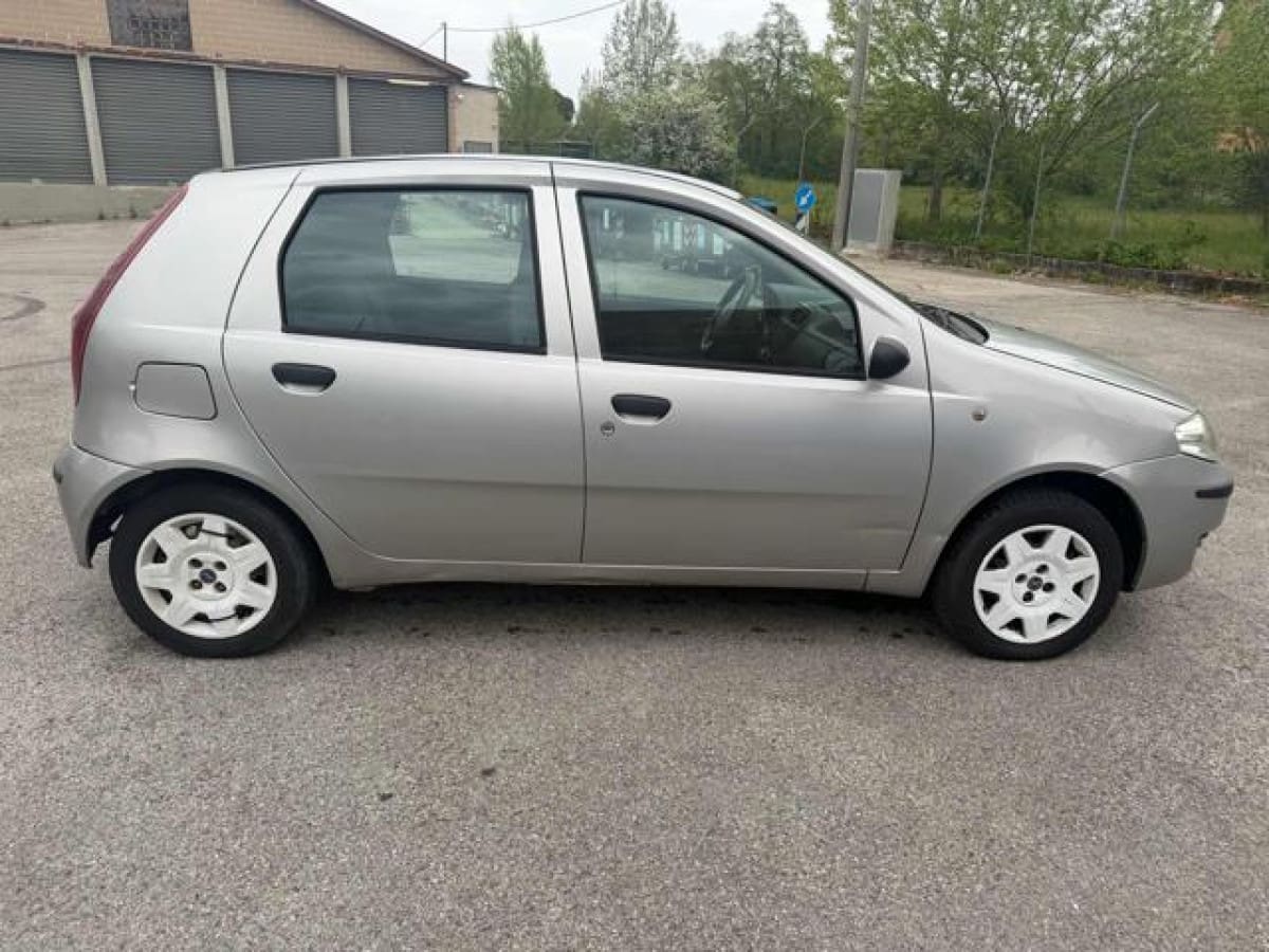 FIAT Punto 3ª serie 10