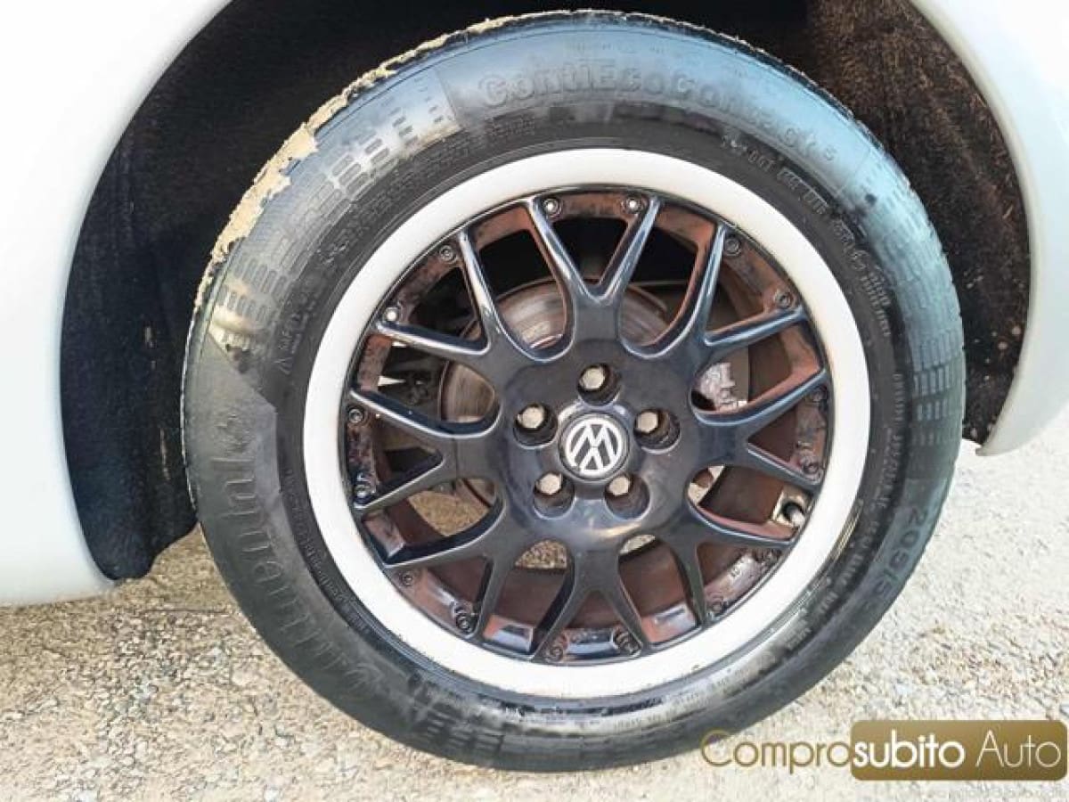 VOLKSWAGEN New Beetle 7