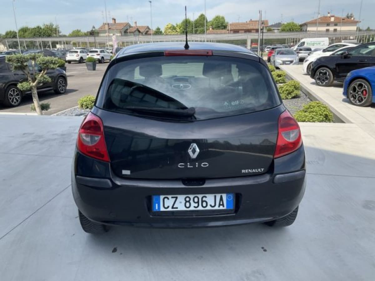 RENAULT Clio 3ª serie 7