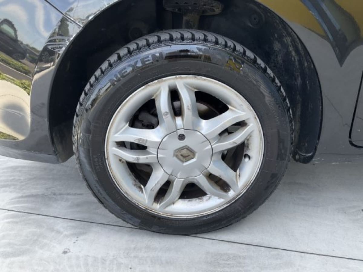 RENAULT Clio 3ª serie 8