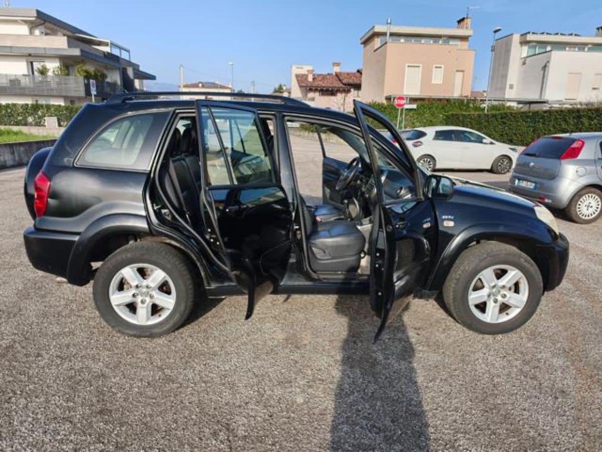 TOYOTA RAV4 2ª serie 8