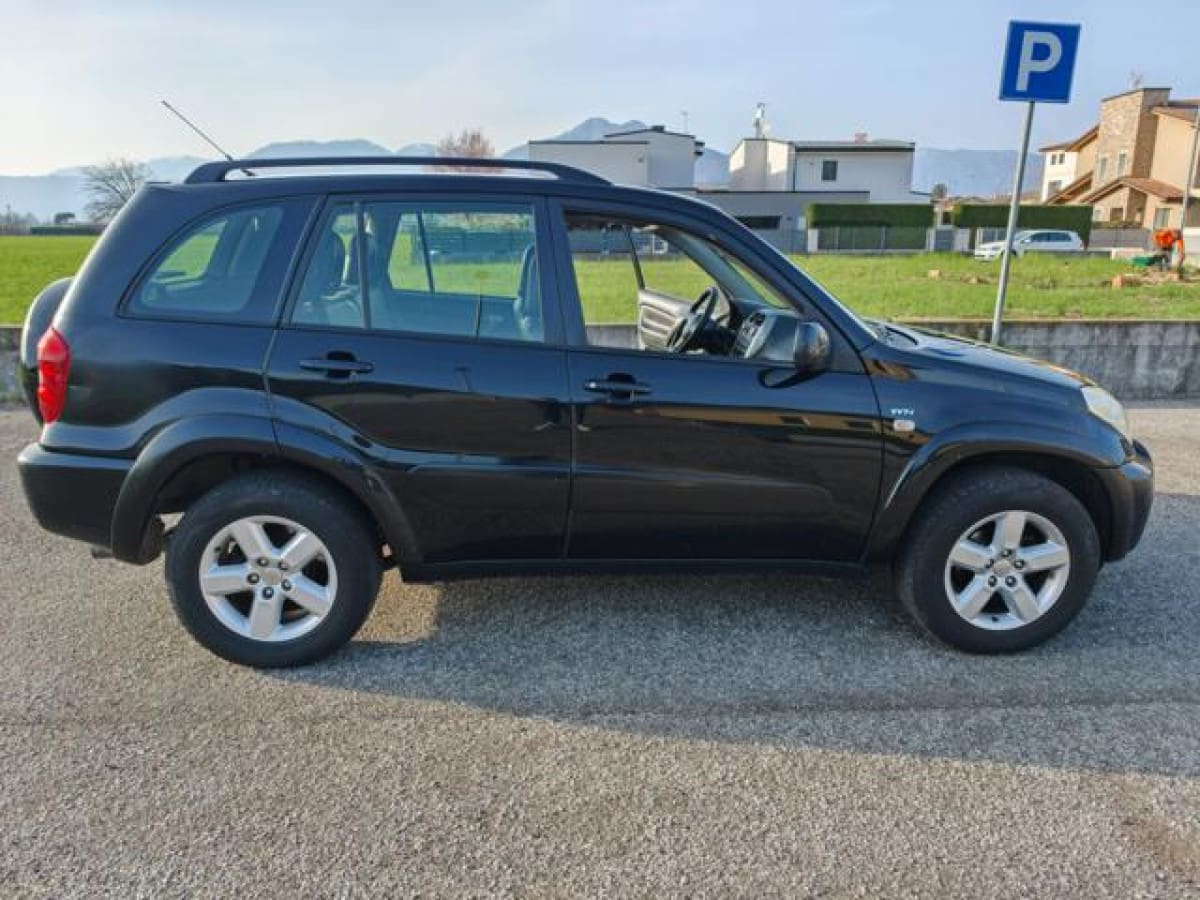 TOYOTA RAV4 2ª serie 9