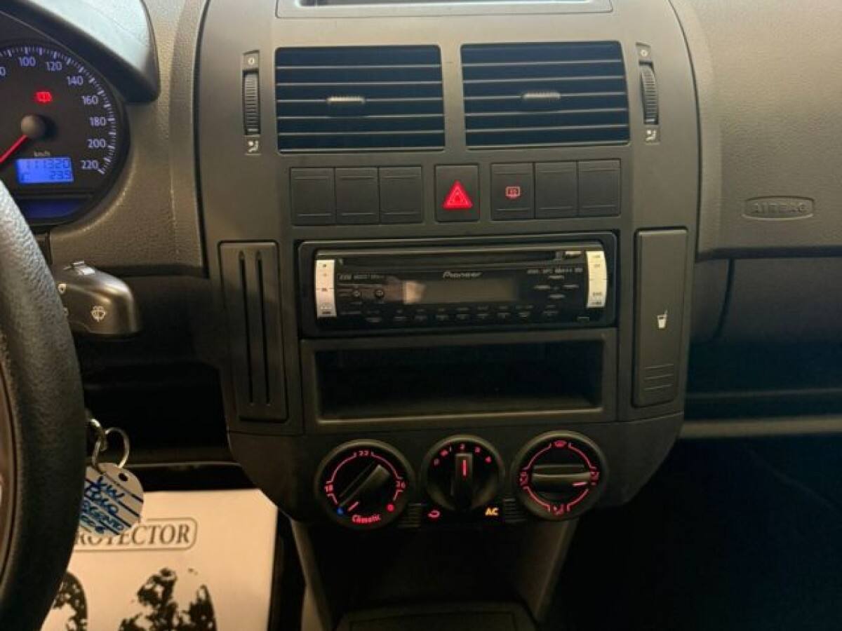 VOLKSWAGEN Polo 4ª serie 11