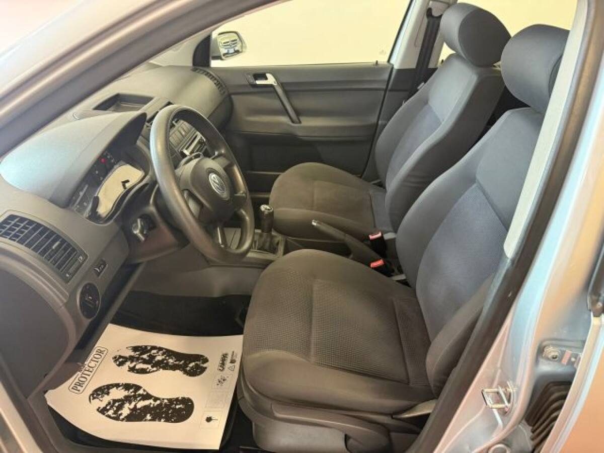 VOLKSWAGEN Polo 4ª serie 13