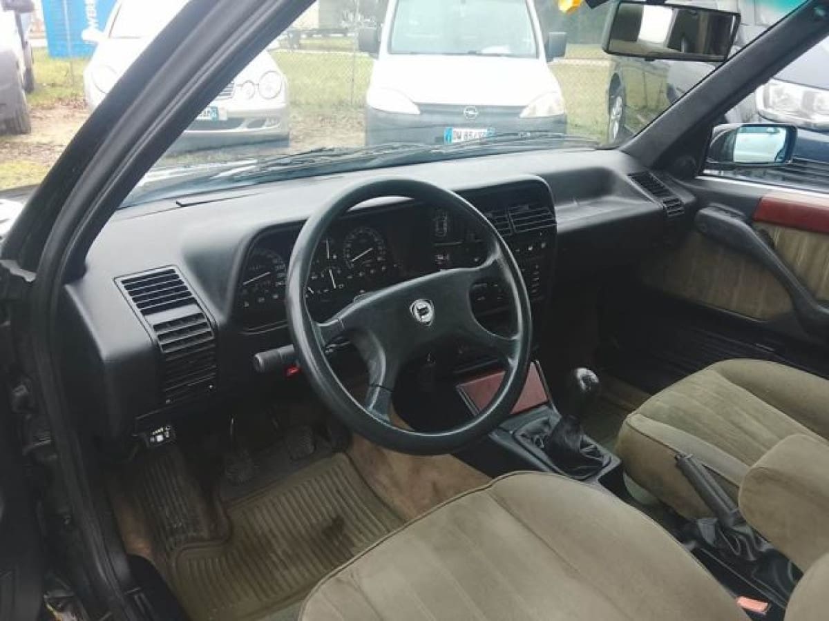 LANCIA Thema 12
