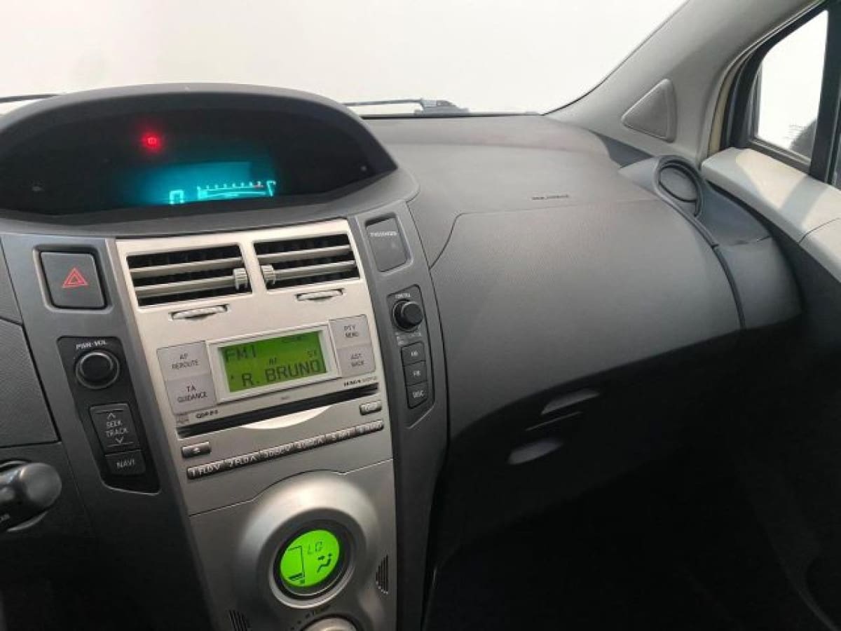 TOYOTA Yaris 2ª serie 15