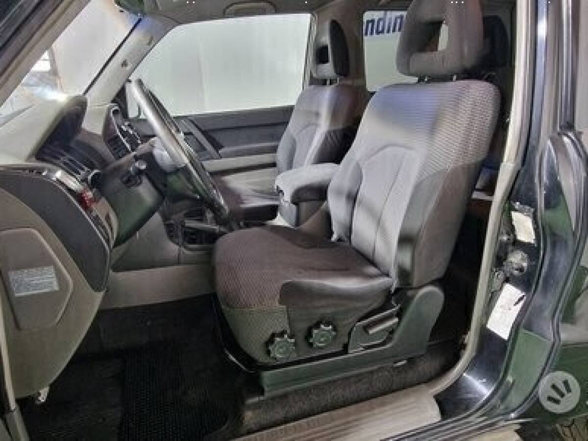 MITSUBISHI Pajero (2000-2007) 5