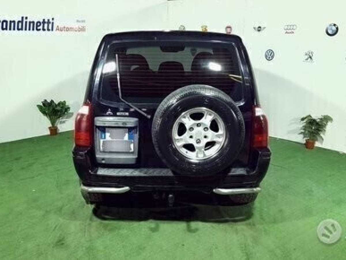 MITSUBISHI Pajero (2000-2007) 8