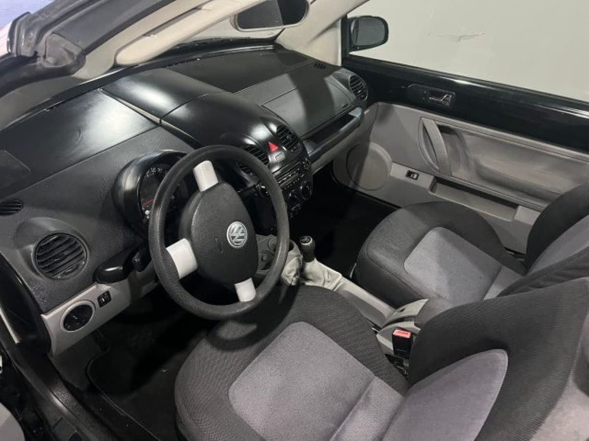 VOLKSWAGEN New Beetle 11