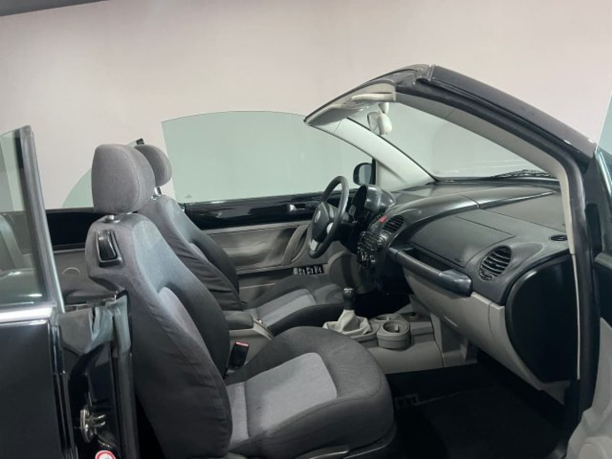 VOLKSWAGEN New Beetle 12