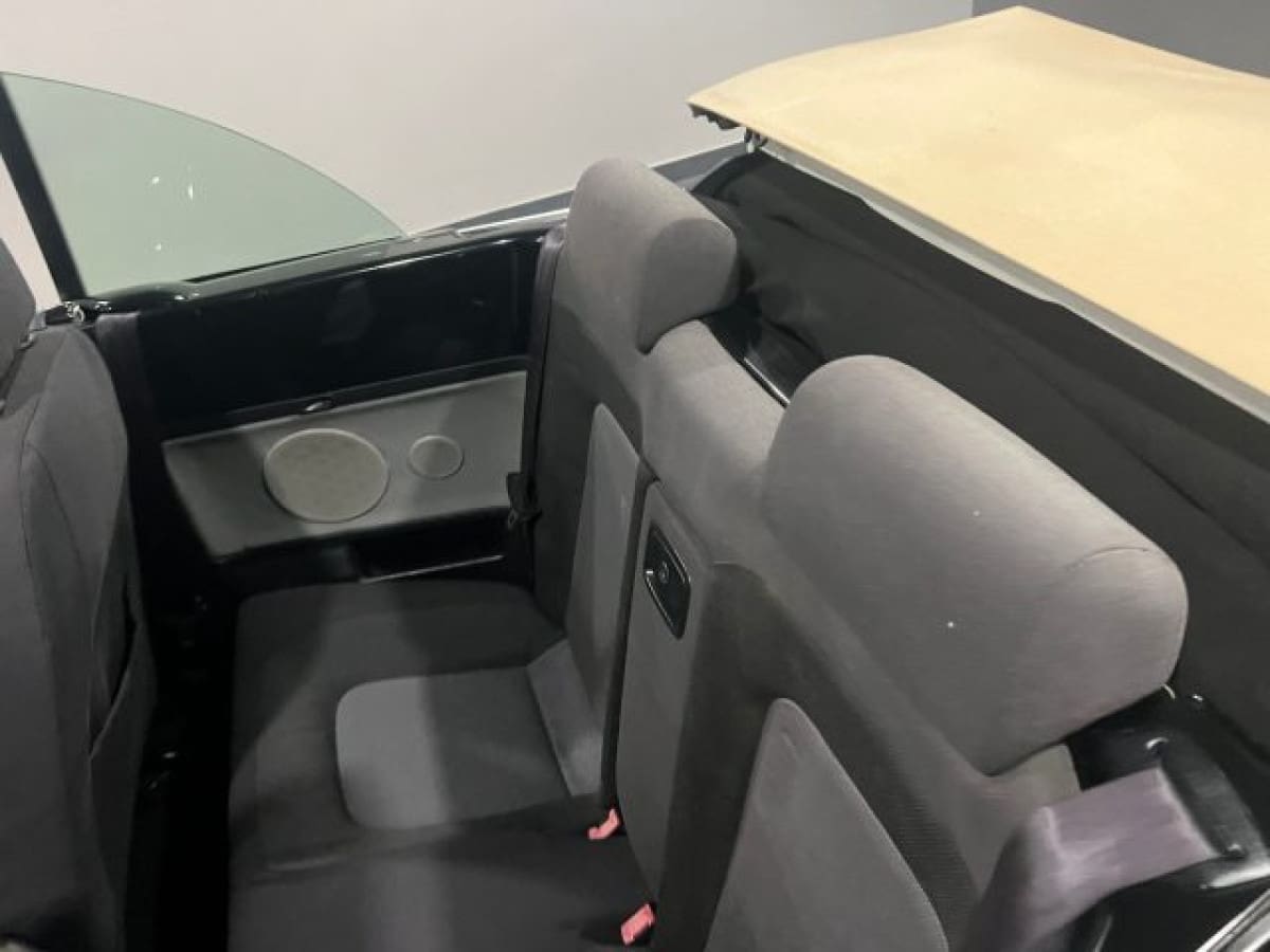 VOLKSWAGEN New Beetle 13