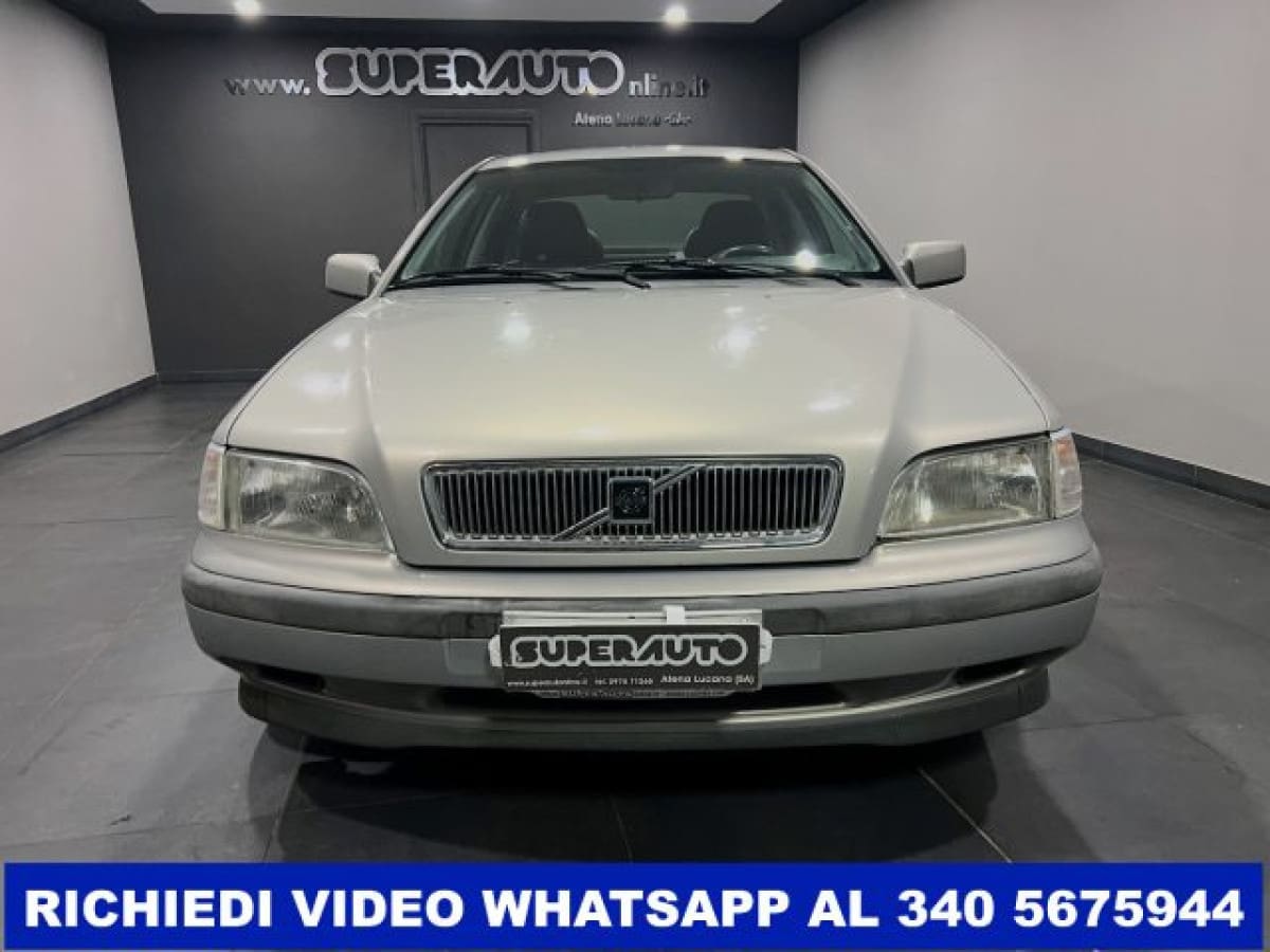 VOLVO Serie 40 2