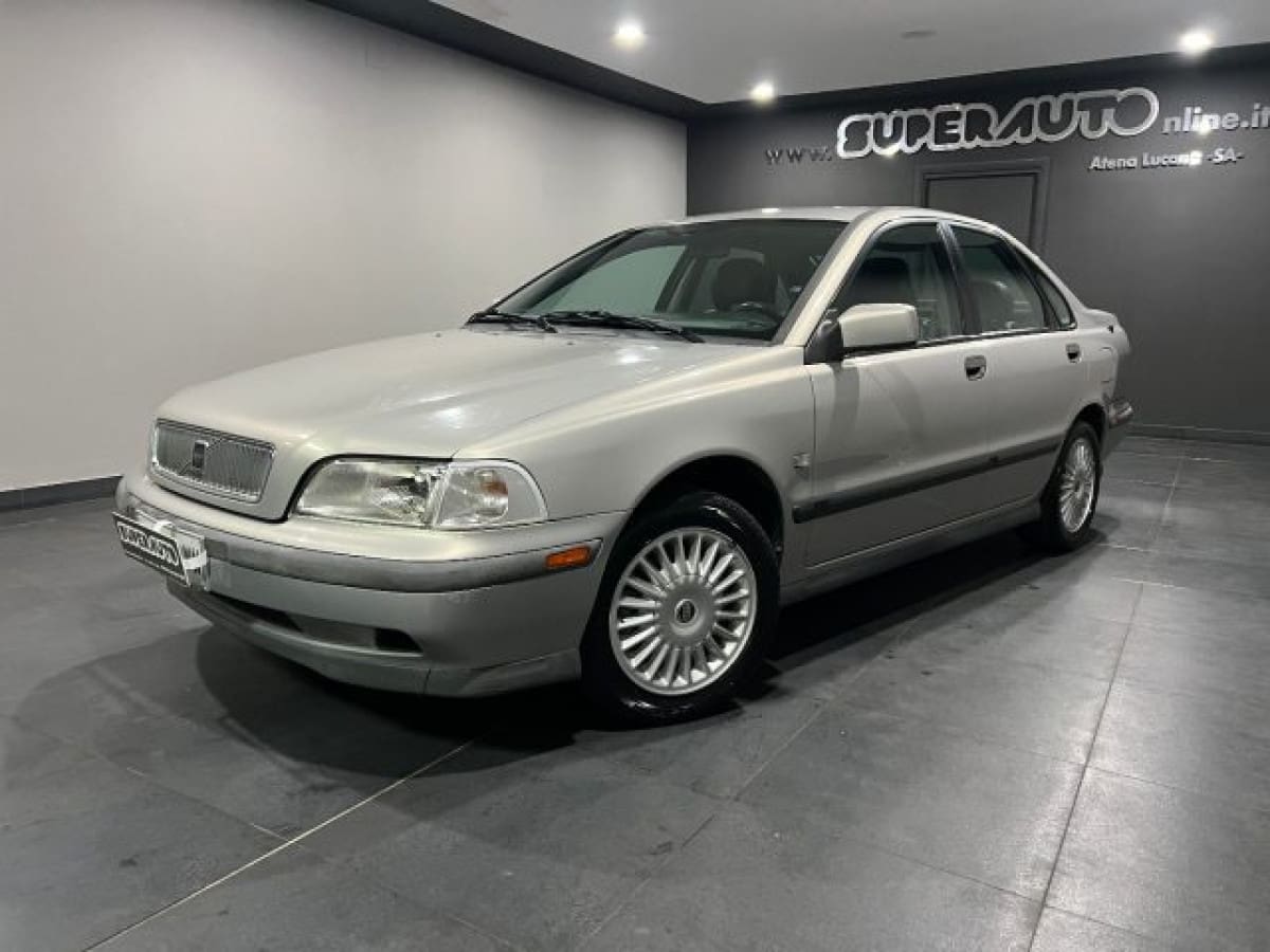 VOLVO Serie 40 8