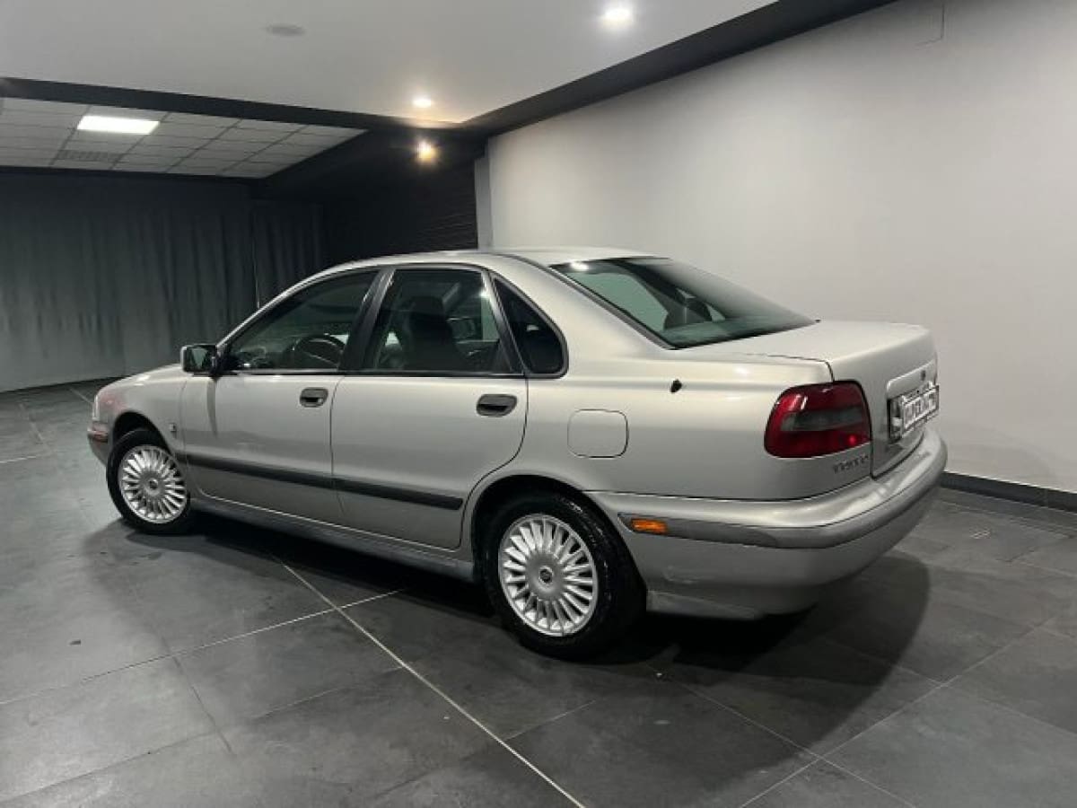 VOLVO Serie 40 11