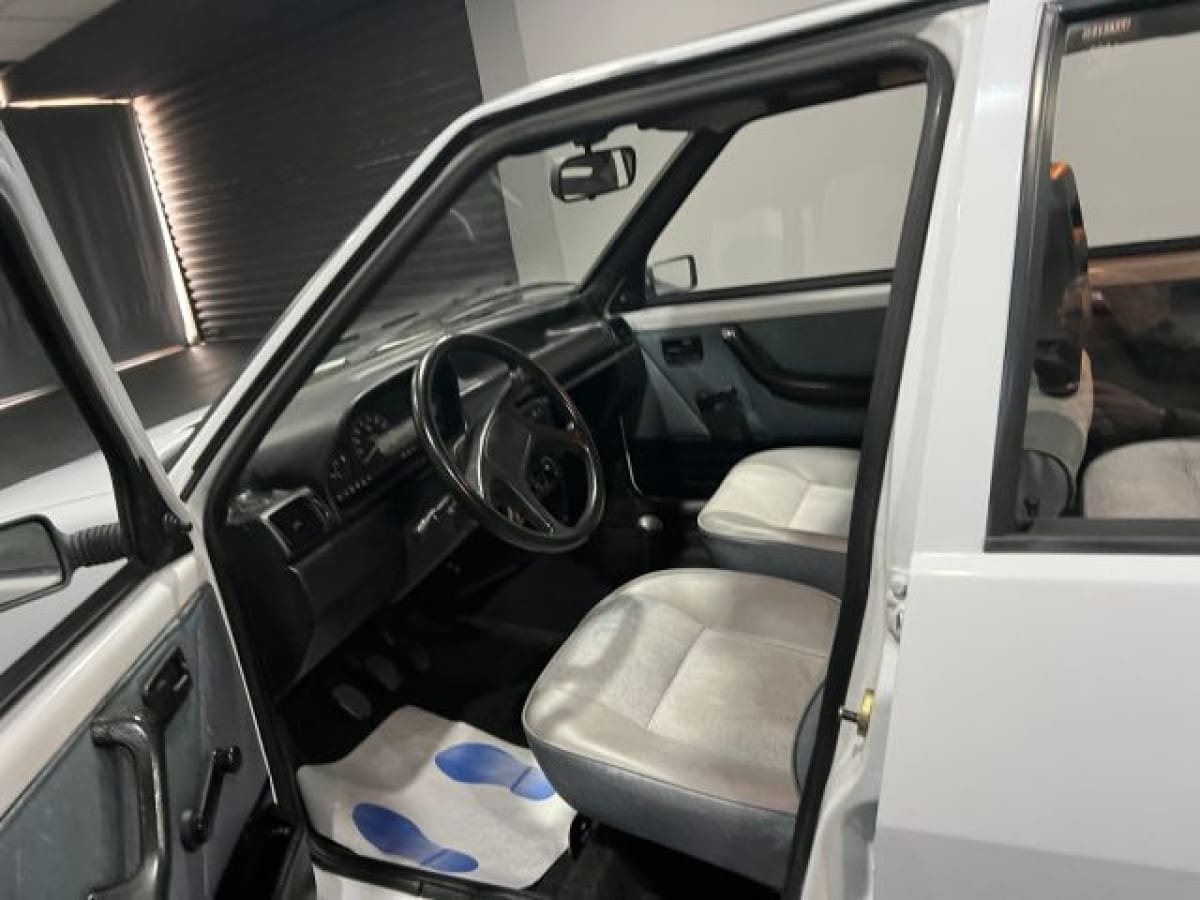 FIAT Uno 11