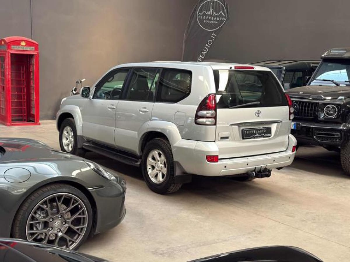 TOYOTA Land Cruiser 11