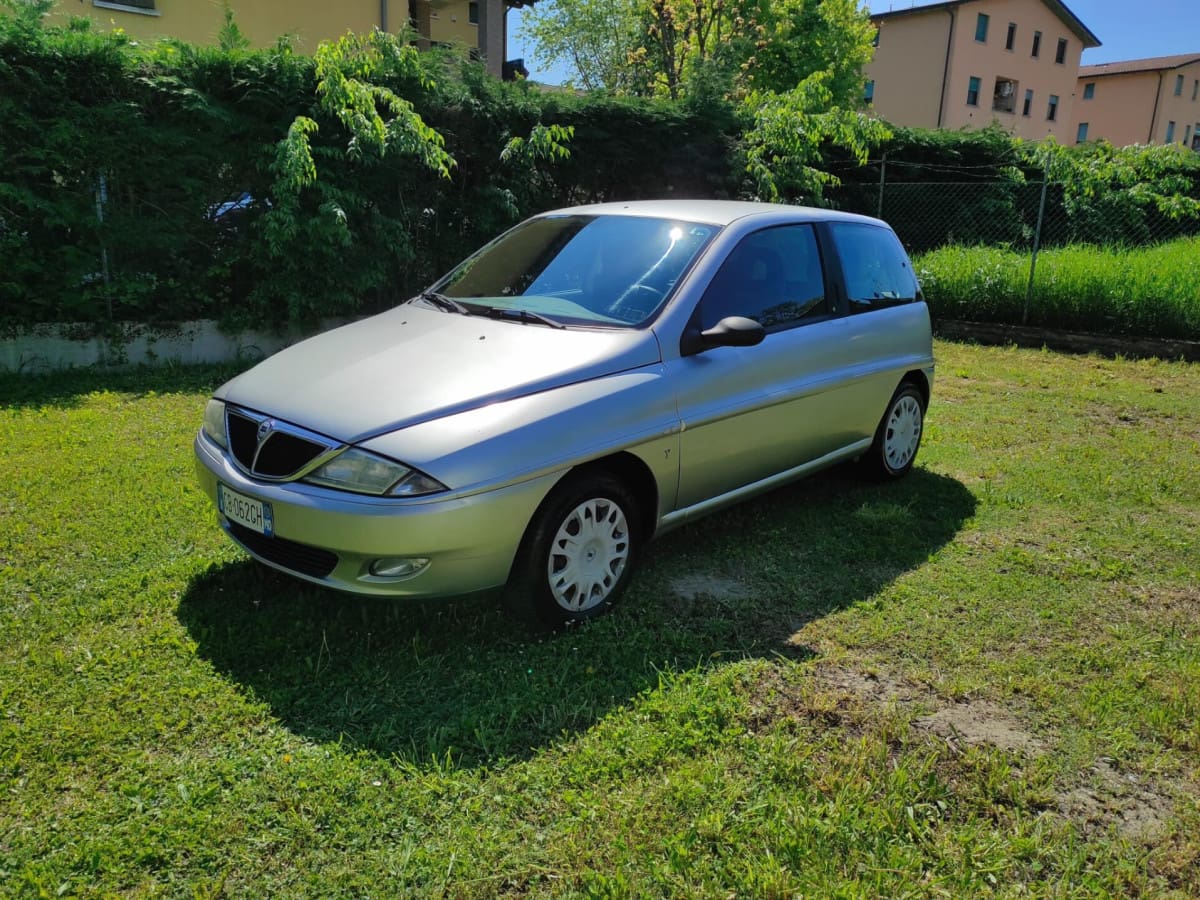 LANCIA Y 2
