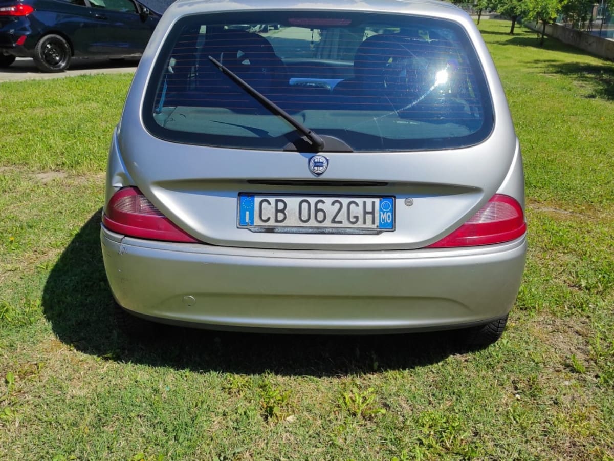 LANCIA Y 8
