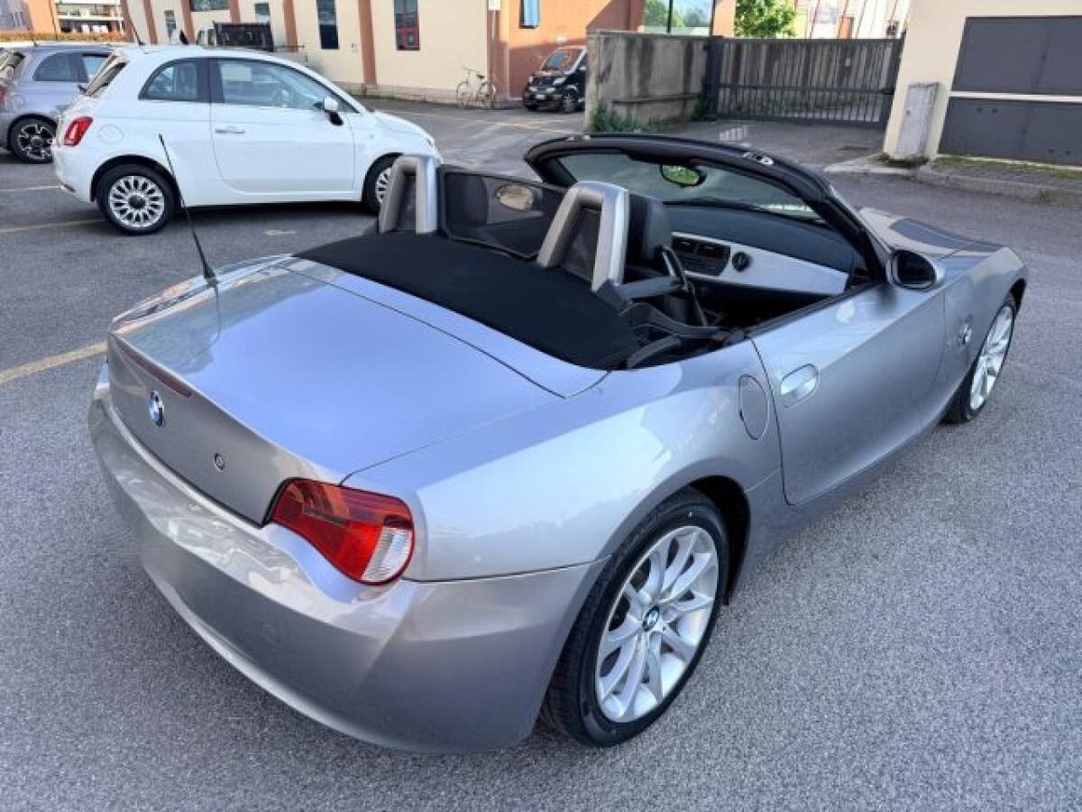 BMW Z4            (E85) 8