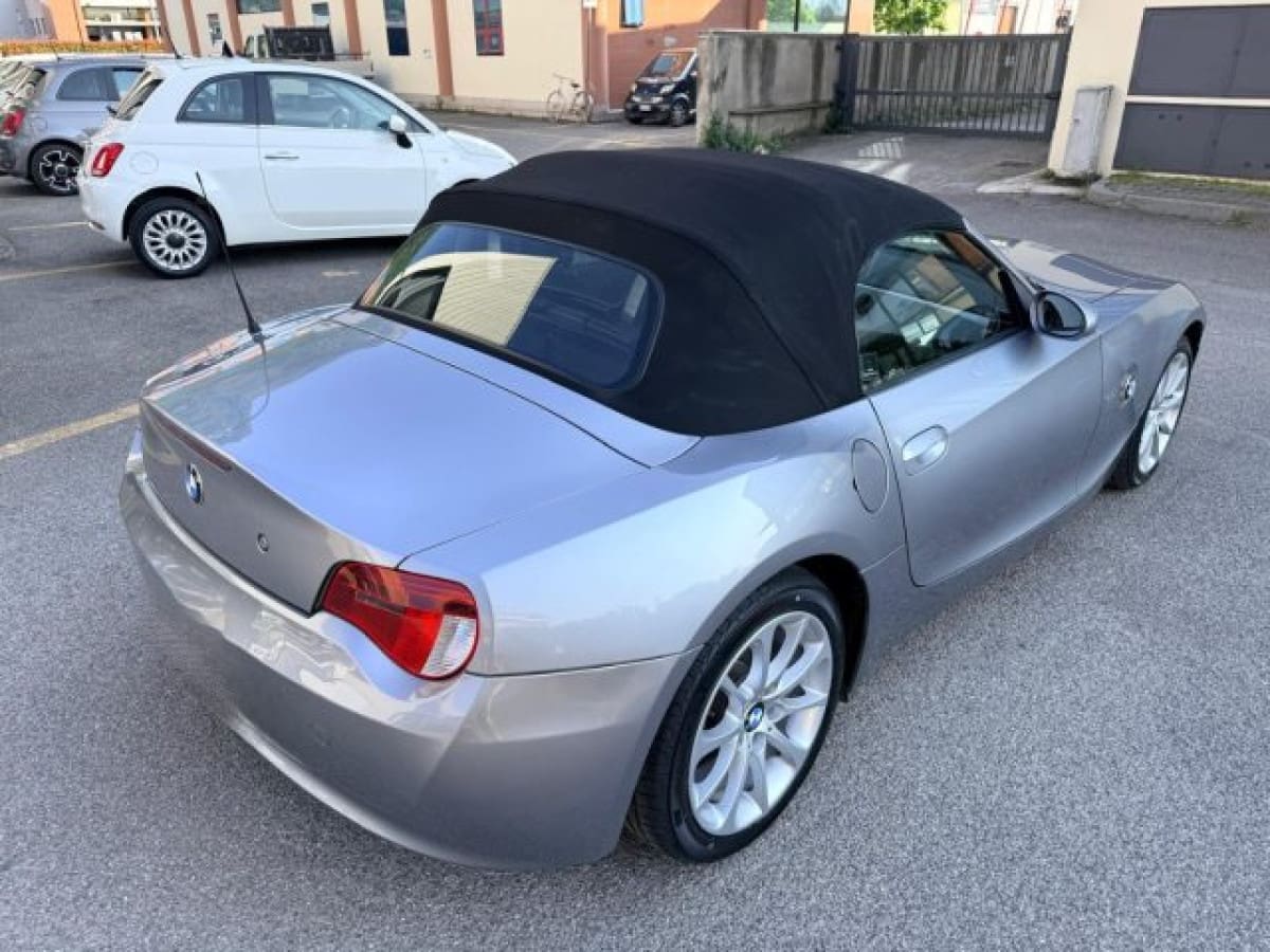 BMW Z4            (E85) 9
