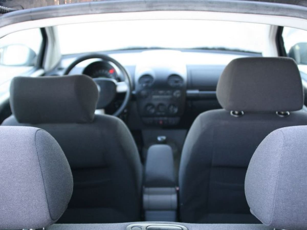 VOLKSWAGEN New Beetle 6