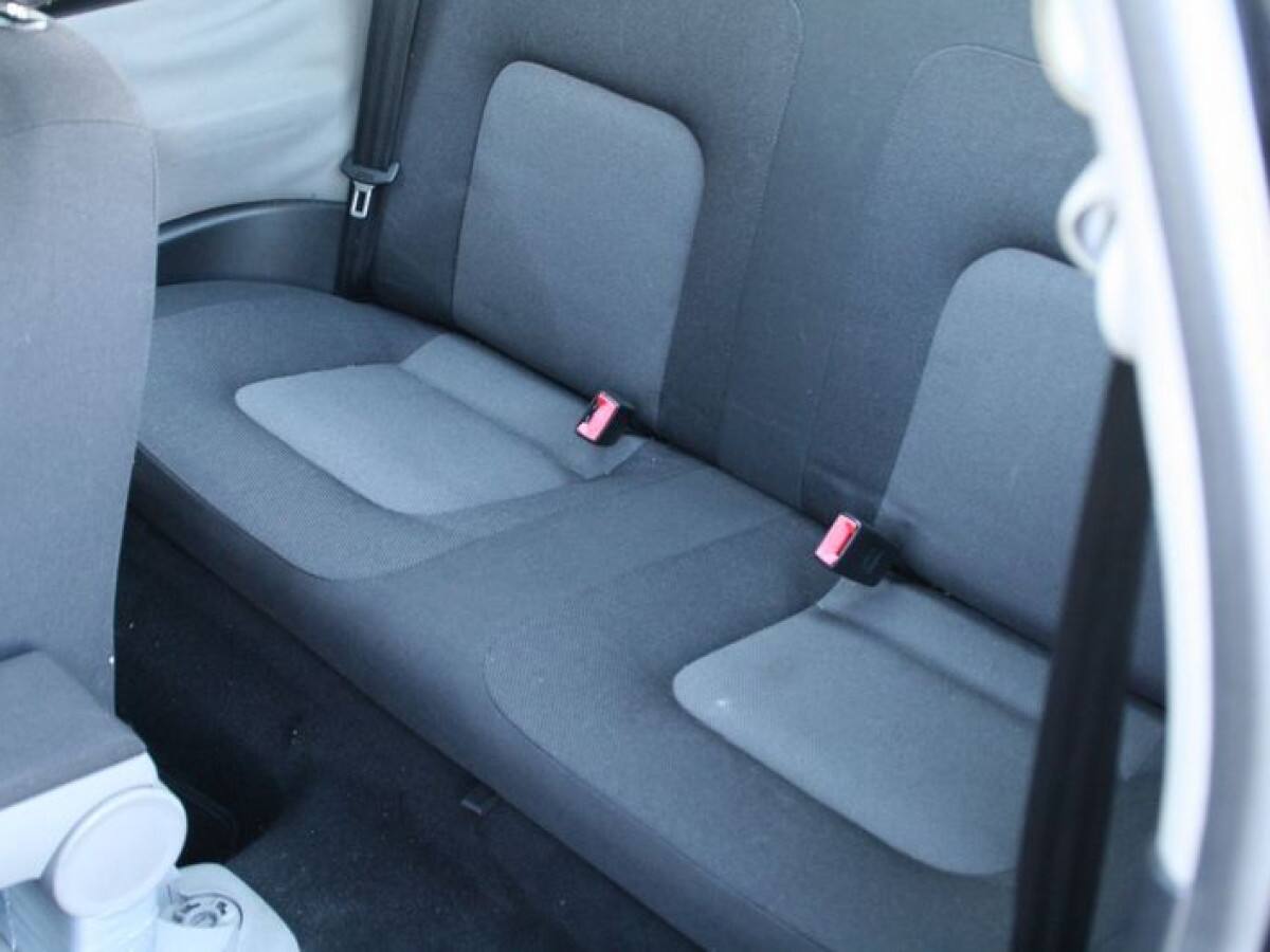 VOLKSWAGEN New Beetle 12